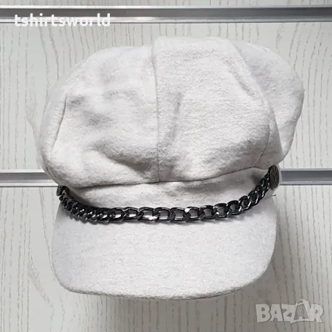 Нова зимна дамска шапка baker boy със синджир в бял цвят