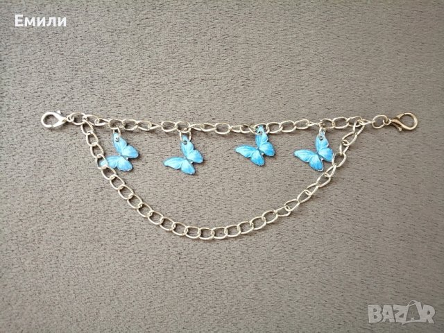 Кожена малка дамска чанта с верижка синджир с висулки пеперуди в син и сребрист цвят , снимка 12 - Чанти - 41772054