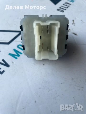 Бутони за предни ел. стъкла 254112588R от Dacia Duster 2 1.3 TCe двигател H5H494, 4x4, 150 кс., 6 ск, снимка 2 - Части - 50685237