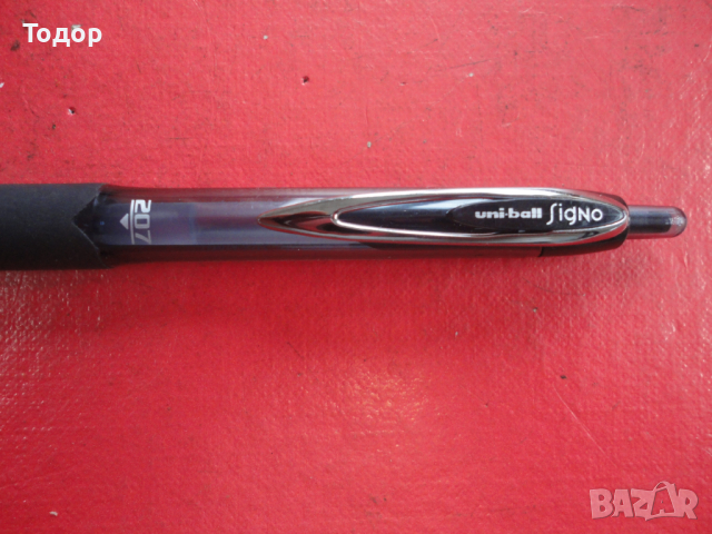 Страхотен химикал химикалка Uni Ball Signo, снимка 2 - Ученически пособия, канцеларски материали - 44733515