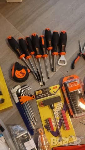 комплект инструменти отвертки клещи битове гаечен ключ гарги свредла скоби ролетка, снимка 4 - Други инструменти - 52687741