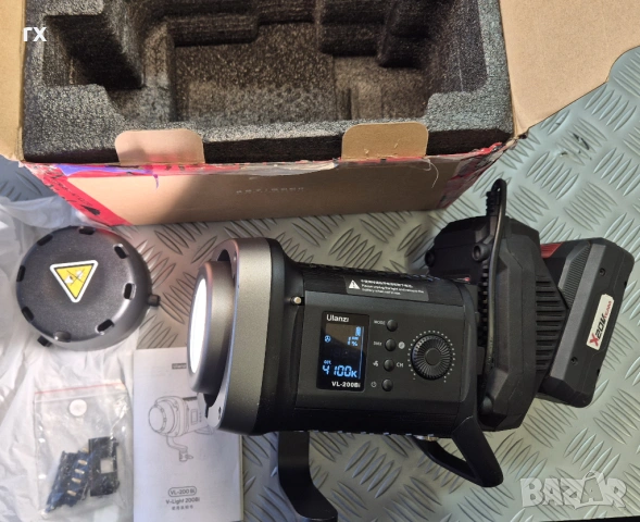 LED осветление Ulanzi VL-200Bi 200W  Video Light с Parkside батерии, снимка 4 - Светкавици, студийно осветление - 50538216