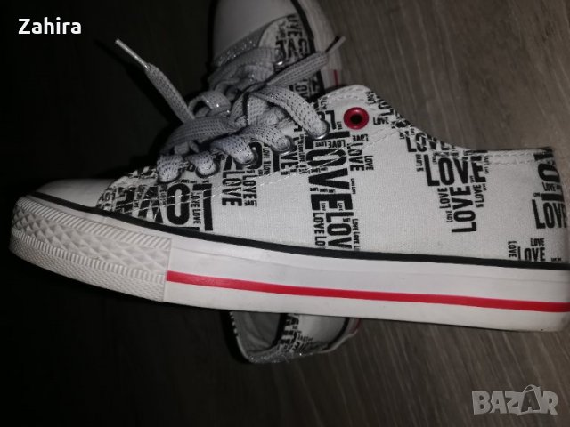 Бели кецове 33 номер, снимка 2 - Детски маратонки - 30114164