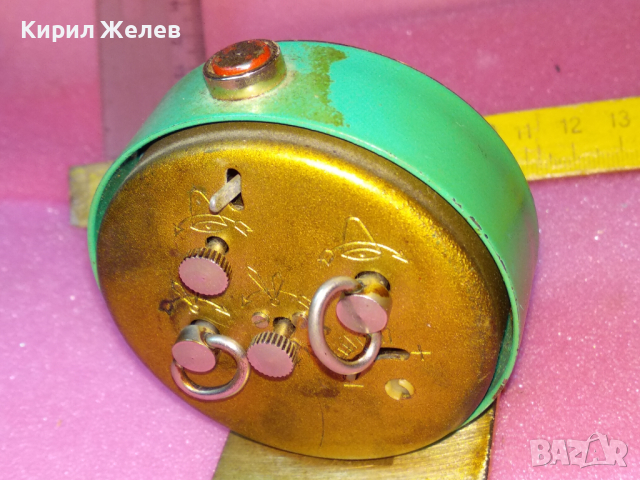 SLAVA MADE in USSR Стар КОЛЕКЦИОНЕРСКИ РУСКИ БУДИЛНИК МЕХАНИЧЕН НАСТОЛЕН ЧАСОВНИК СЛАВА СССР 7777, снимка 6 - Антикварни и старинни предмети - 44545711