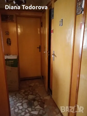 продавам дървена ламперия от коридор,врати,вграден голям масивен шкаф, снимка 7 - Шкафове - 47405941