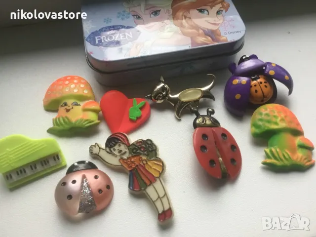 Колекция значки с метална кутийка на Frozen