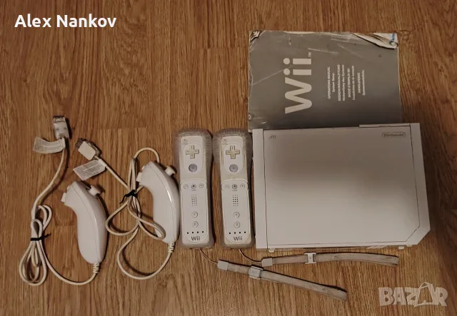 Здравей те продавам Nintendo Wii конзола с контролери и книжка