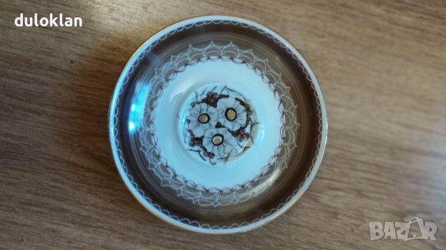 Красива порцеланова чиния за стена.Ръчна изработка.