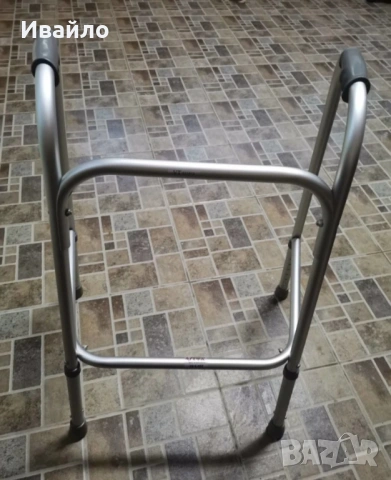 Продавам проходилка за възрастни 