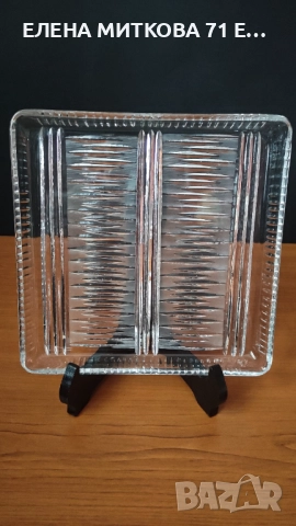 Две квадратни кристални плата ръчна гравюра отлични, снимка 7 - Чинии - 52900555