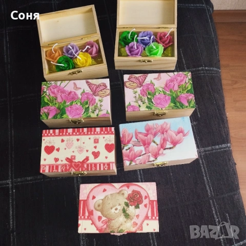 Дървена кутия с  пет ароматни мини рози - свещ, снимка 3 - Подаръци за жени - 53168163