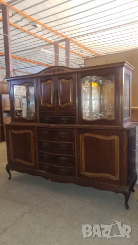старинен шкаф бюфет с кристални стъкла и огледало внос от Европа, снимка 3 - Секции и витрини - 50770388