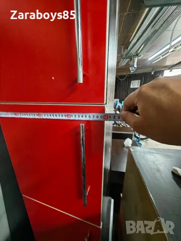 Продавам Шкаф с три вратички за стена, снимка 5 - Шкафове - 56239826