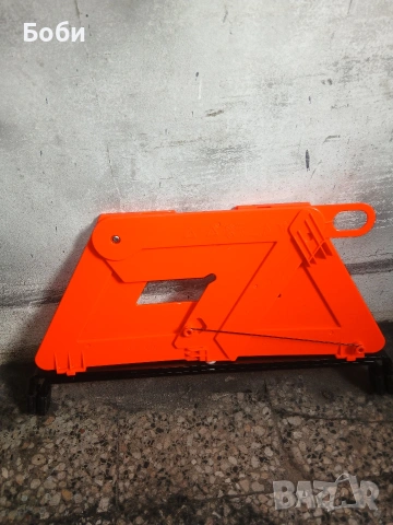 Оргинален триъгълник мерцедес w203 седан , снимка 4 - Аксесоари и консумативи - 53844003