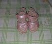 Розови сандали с велкро, снимка 1 - Детски сандали и чехли - 40897056
