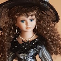 Порцеланова кукла със стойка , снимка 2 - Кукли - 41745901