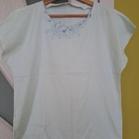 Лятна дамска светлосиня блуза с бродерия отпред, снимка 1 - Блузи с дълъг ръкав и пуловери - 41578909