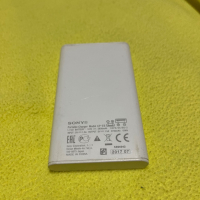 Външна батерия Сони бяла, снимка 1 - Sony - 36487991