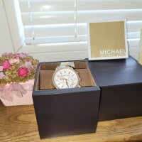 Michael Kors чисто нов часовник , снимка 1 - Дамски - 42609969