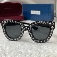 Gucci дамски слънчеви очила с камъни тип котка, снимка 3 - Слънчеви и диоптрични очила - 36172378