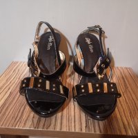 Нови лачени черни сандали на малък ток 38 размер, снимка 2 - Сандали - 41404254