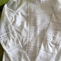 Бяла блуза с дълъг ръкав, снимка 2 - Блузи с дълъг ръкав и пуловери - 44805771