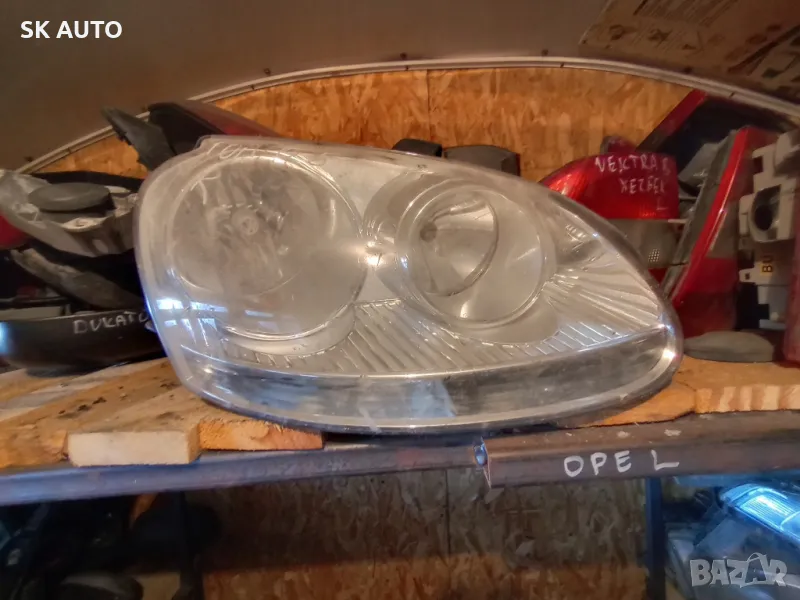 VW Golf 5 десен фар , снимка 1