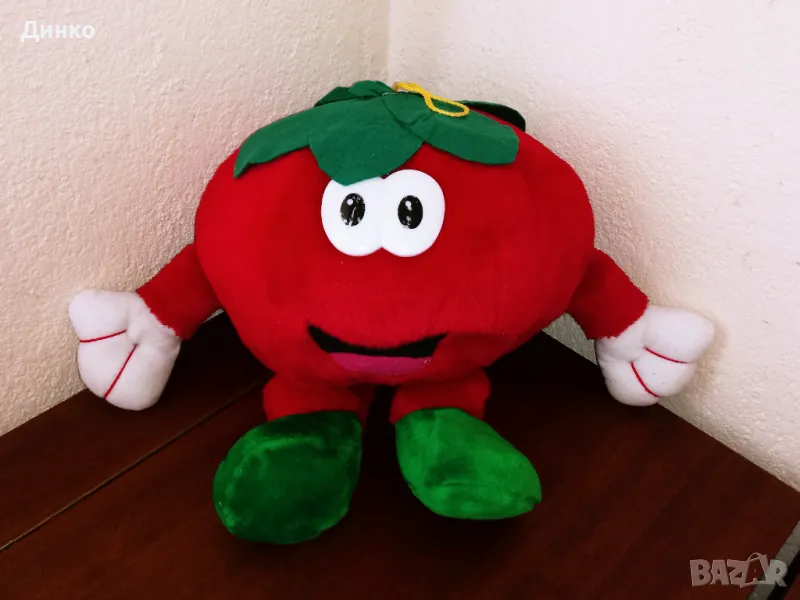 Голяма плюшена играчка ягода с ръчички и краченца, снимка 1