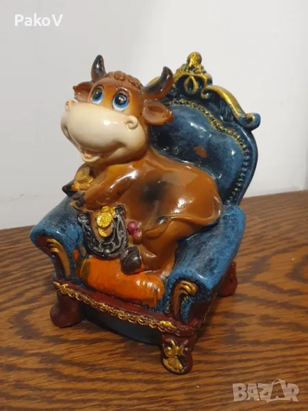 Статуетка на "Бик седнал на трон", снимка 1