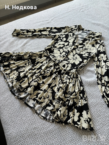 Рокля на Stradivarius, снимка 1