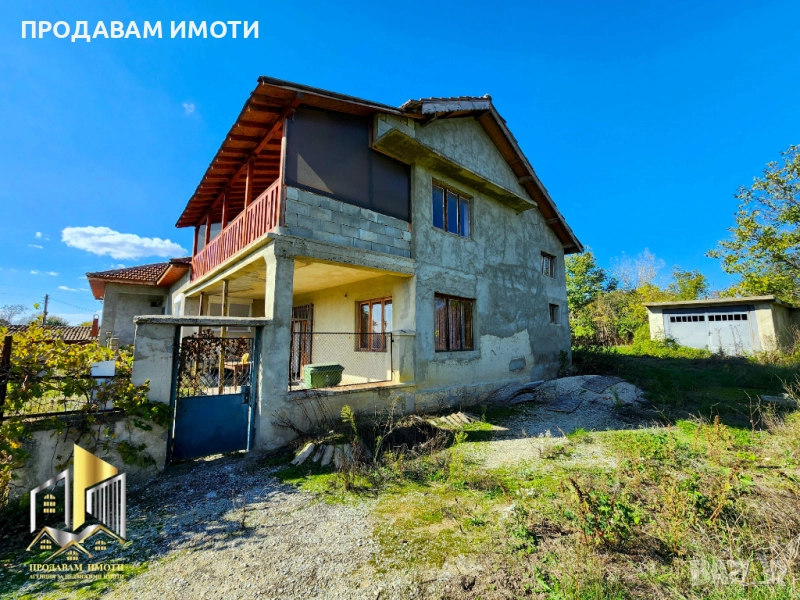 Продавам къща с два парцела, снимка 1