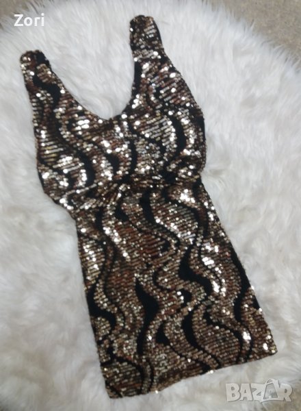 ВПЕЧАТЛЯВАЩА черна мини парти рокля цялата в златисти пайети, снимка 1