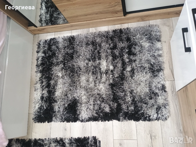 Два броя пътеки в черно,бяло и сиво, снимка 1