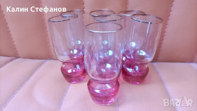 Ретро малки шотчета, калиево стъкло, червеникаво дъно, златен кант- 7 бр, снимка 5 - Антикварни и старинни предмети - 47945748