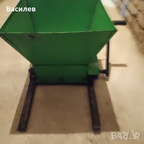 Продавам машина за мачкане грозде