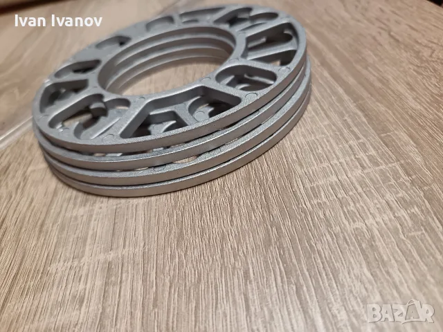 Универсални алуминиеви дистанционни фланци за джанти с дебелина 5 мм. 