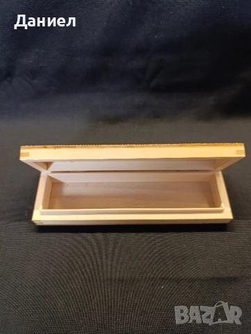 Пирографирана кутия за моливи, снимка 3 - Антикварни и старинни предмети - 51311094