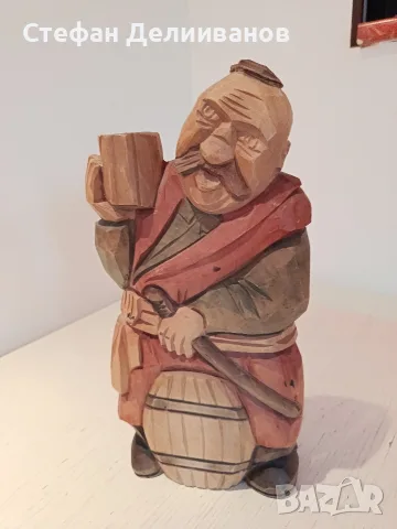 масивна дървена фигура 