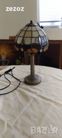 Настолна лампа в стил Тифани