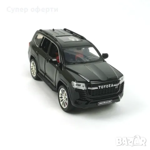 Реалистичен метален джип 1:24 - Звук и светлина за истинско приключение, снимка 2 - Коли, камиони, мотори, писти - 48679052