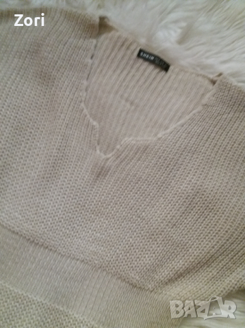 ИЗКЛЮЧИТЕЛНО КРАСИВА пухкава и мека блуза в бежово еластично плетиво с остро деколте , снимка 2 - Блузи с дълъг ръкав и пуловери - 44794094