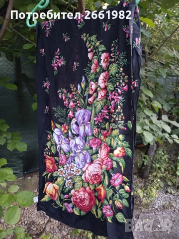 Красив копринен шал на цветя