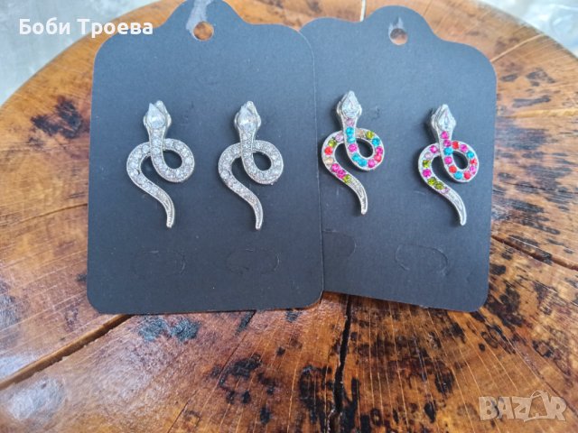 Сребърни минималистични обеци във форма на стилизирана змия, инкрустирани с цирконий, снимка 1 - Обеци - 42301719