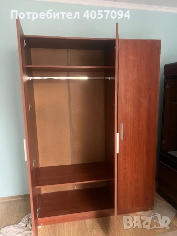 Продавам гардероб с три врати., снимка 2 - Гардероби - 53575527