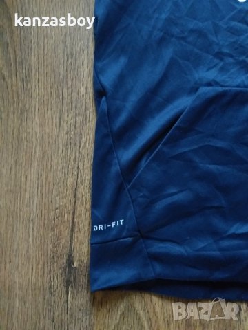 nike - страхотно мъжко горнище 100% оригинал много добро състояние точни размери дължина - 63см. шир, снимка 6 - Спортни дрехи, екипи - 39842495