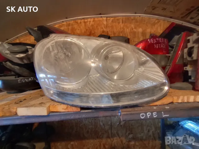 VW Golf 5 десен фар , снимка 1