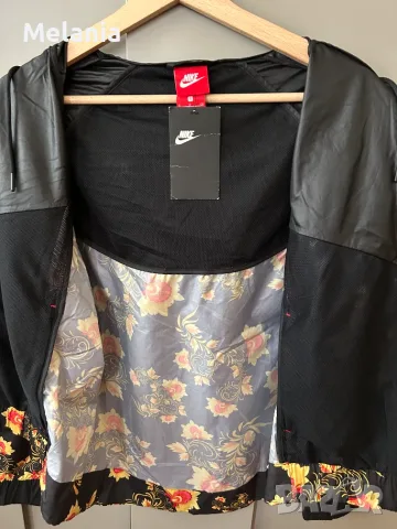 Дамско спортно яке ветровка Nike Sportswear Windrunner Floral, р. S, снимка 4 - Якета - 56049197