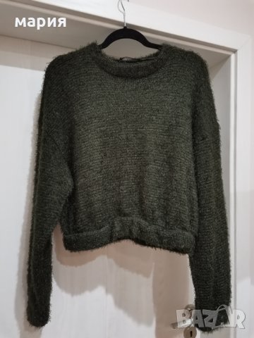 Маслено зелена блуза/пиловер bershka, снимка 8 - Блузи с дълъг ръкав и пуловери - 34503998
