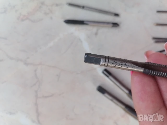 Плашки и метчици + върток, снимка 4 - Други инструменти - 51005975