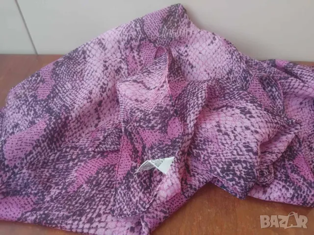 НОВ Италиански дамски тънък шал в розов змийски принт  - Italy, снимка 2 - Шалове - 49152851